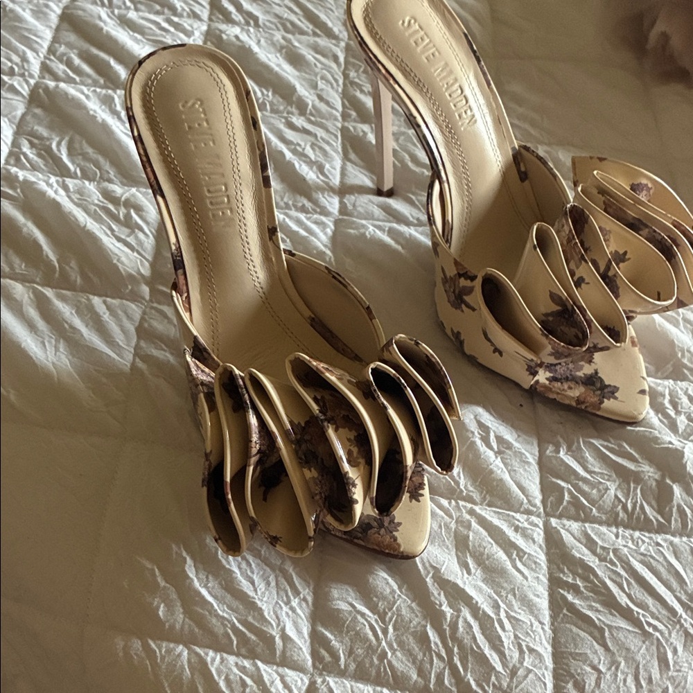 Steve Madden Beige Floral Women's Heels